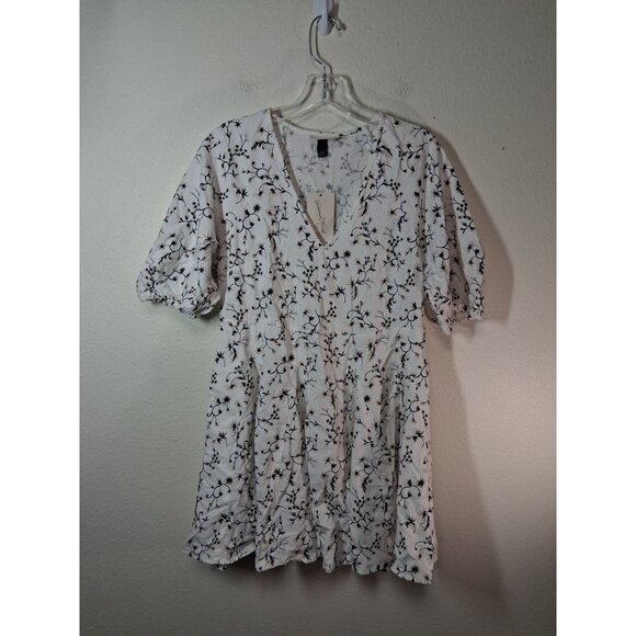 NWT Universal Thread Dress Floral Boho V-Neck Cottage White Size Small - Picture 1 of 8